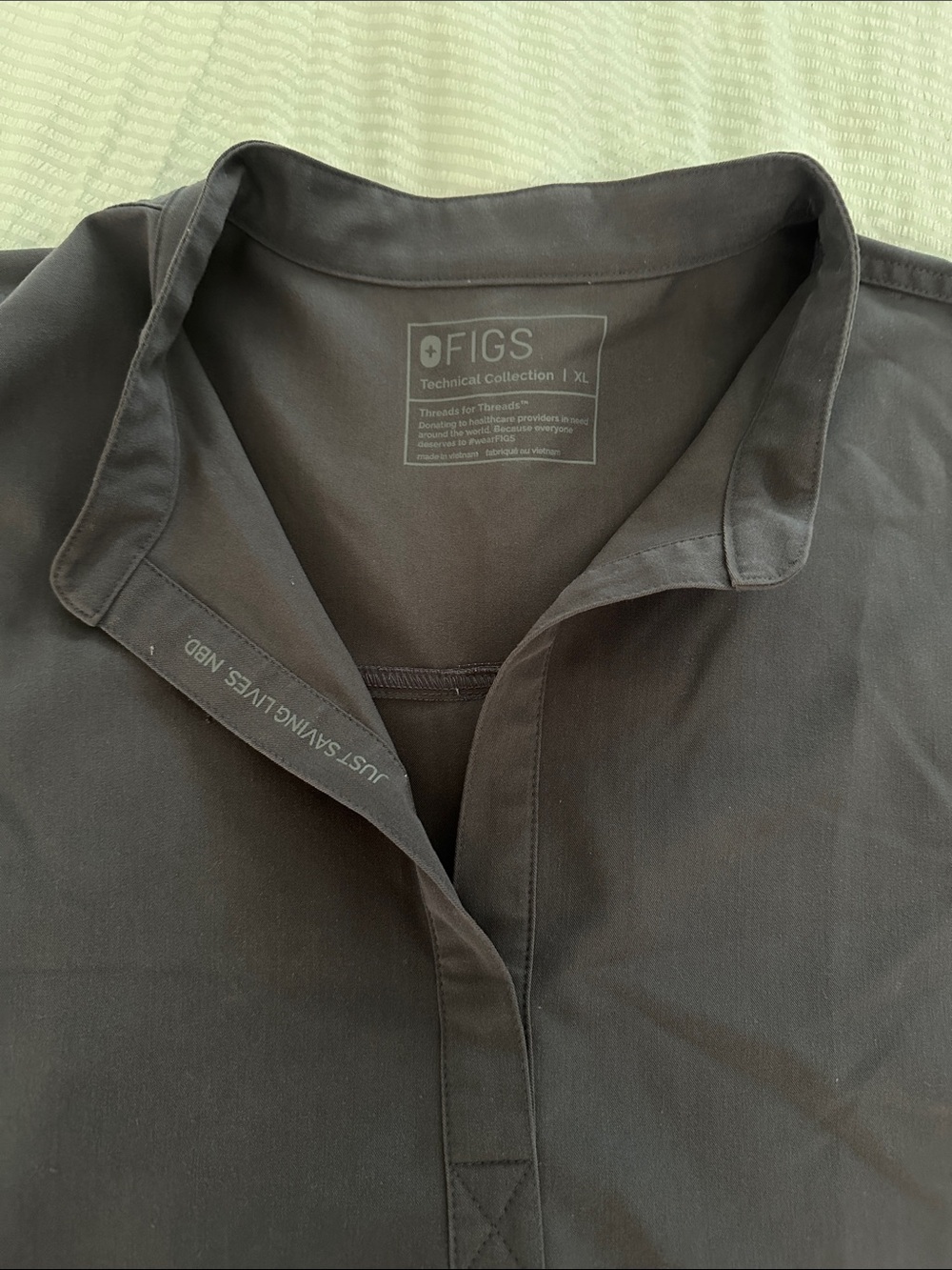 Figs women’s  Black Lightweight Technical Pullover Shirt Jacket
